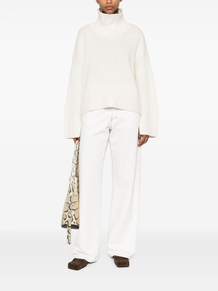 SOFT GOAT turtleneck