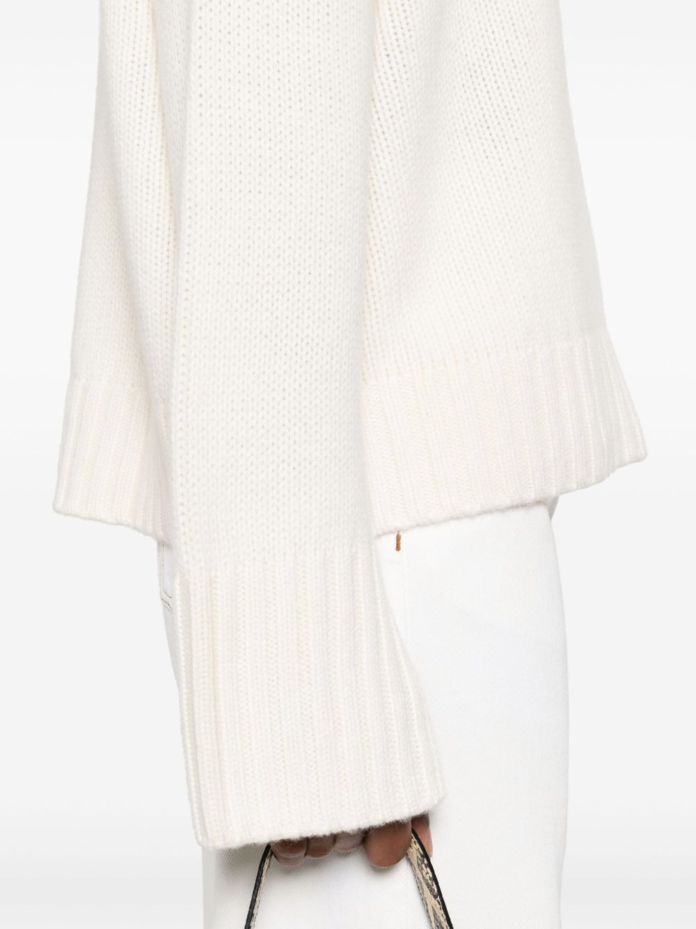 SOFT GOAT turtleneck