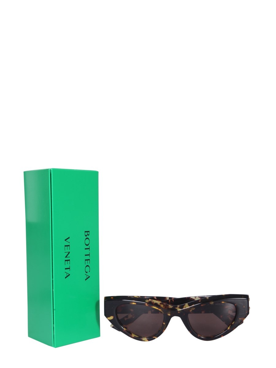 CAT-EYE SUNGLASSES