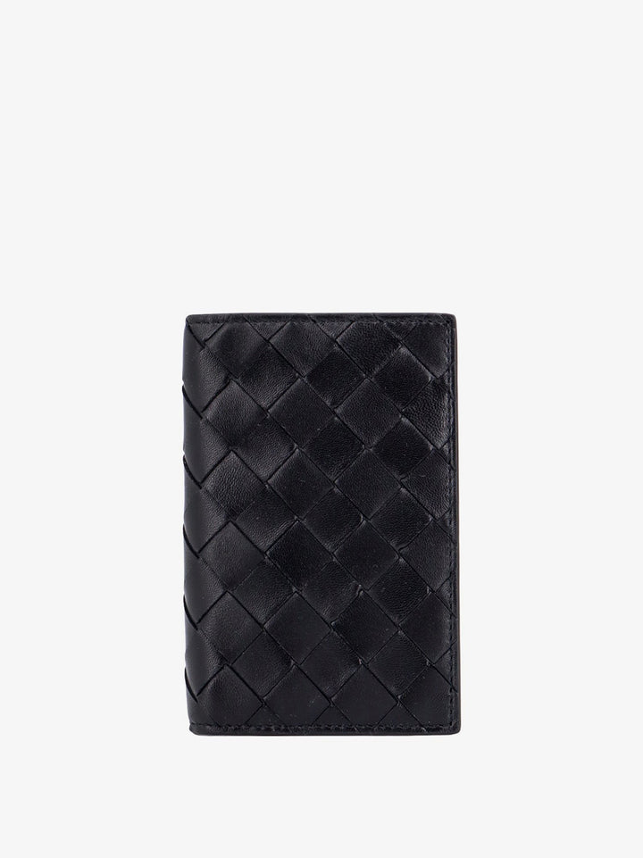 Leather passport case with Intrecciato motif