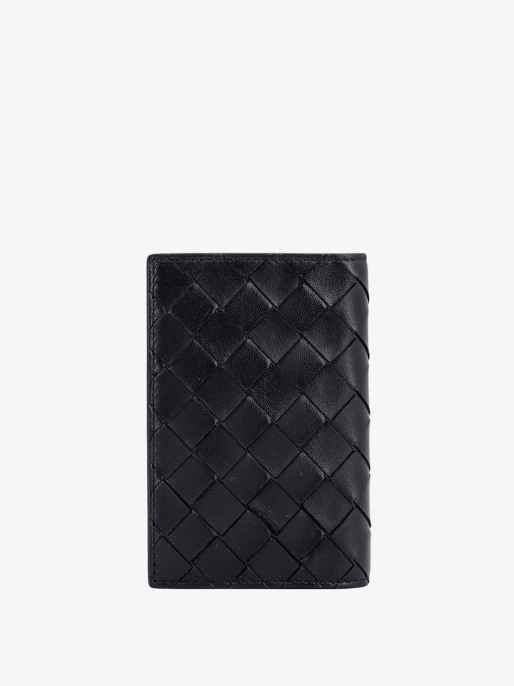 Leather passport case with Intrecciato motif