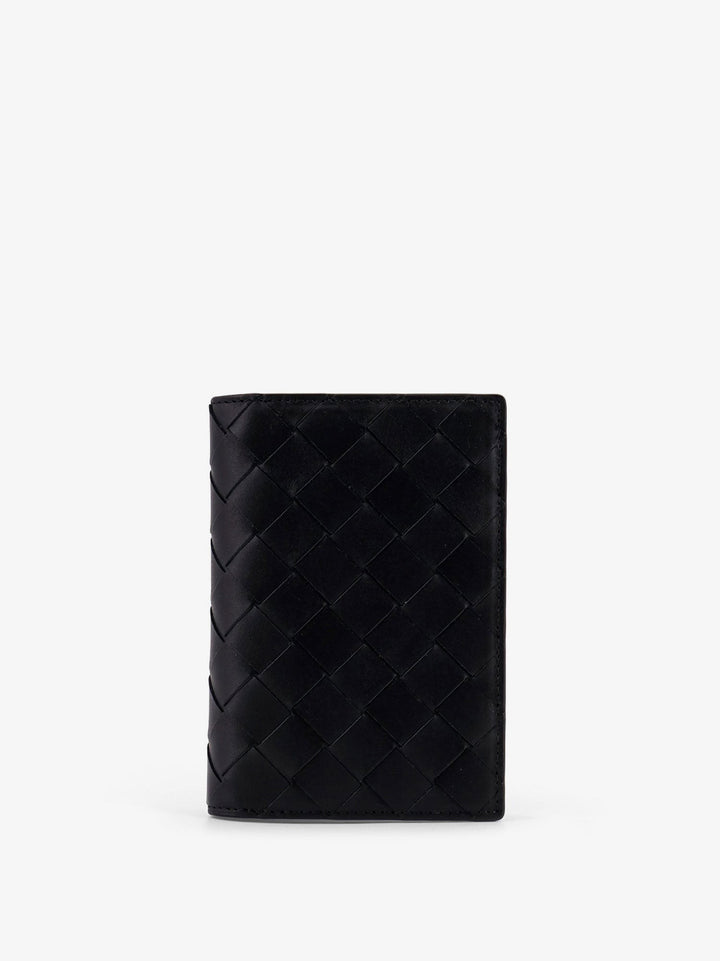 Leather passport holder with Intrecciato motif