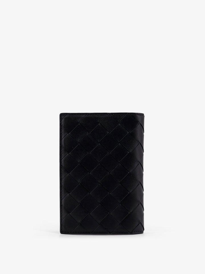 Leather passport holder with Intrecciato motif