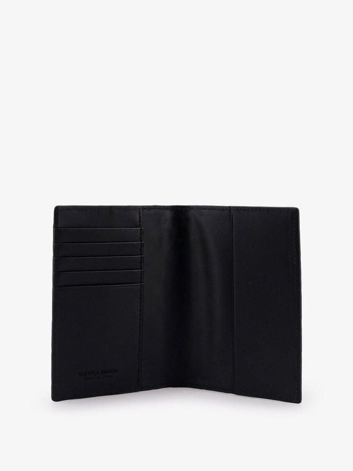 Leather passport holder with Intrecciato motif