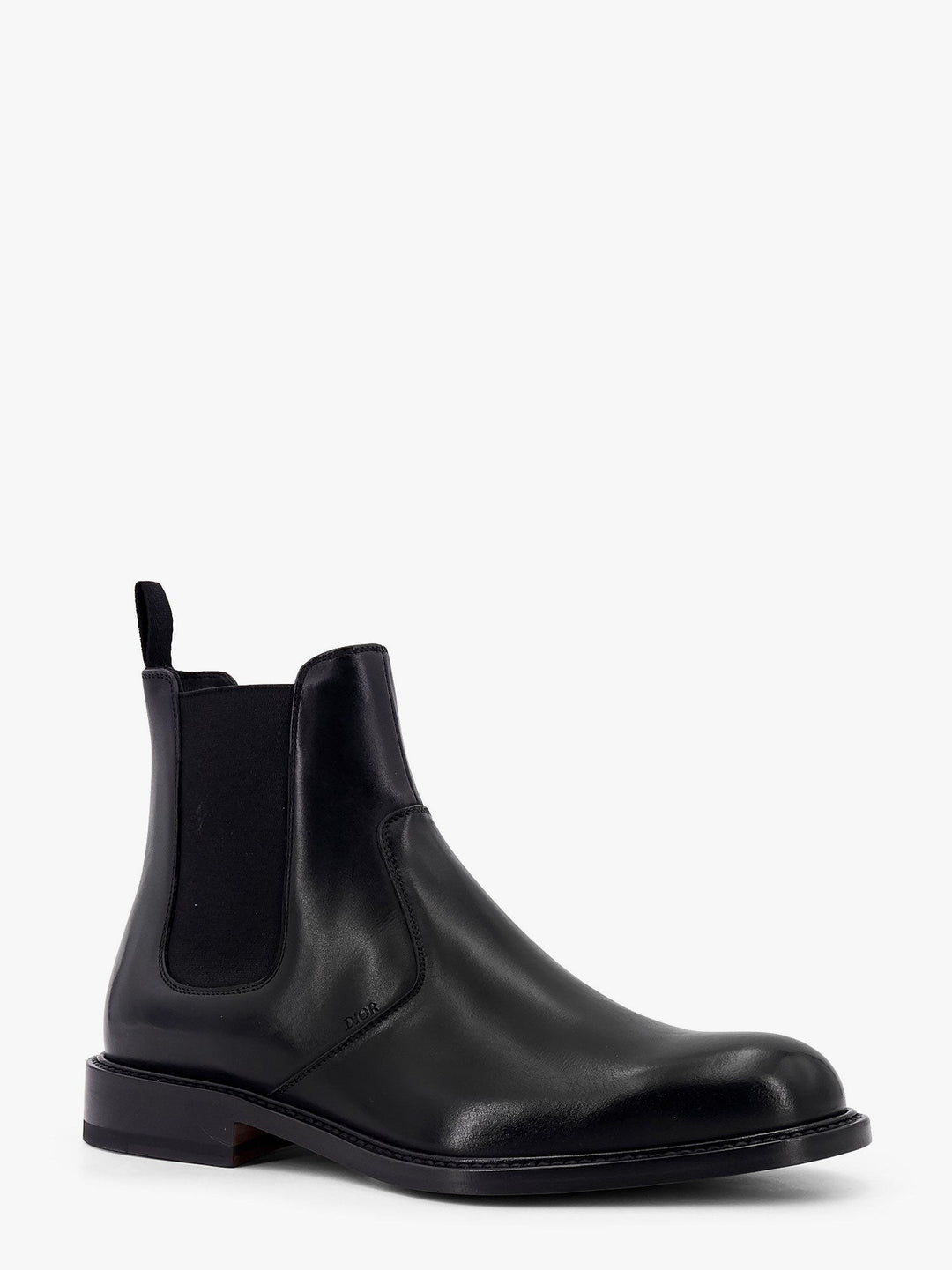 Shiny leather boots with engraved logo