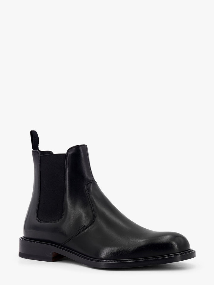 Shiny leather boots with engraved logo