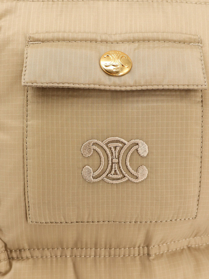 Sleeveless down vest with Triomphe patch