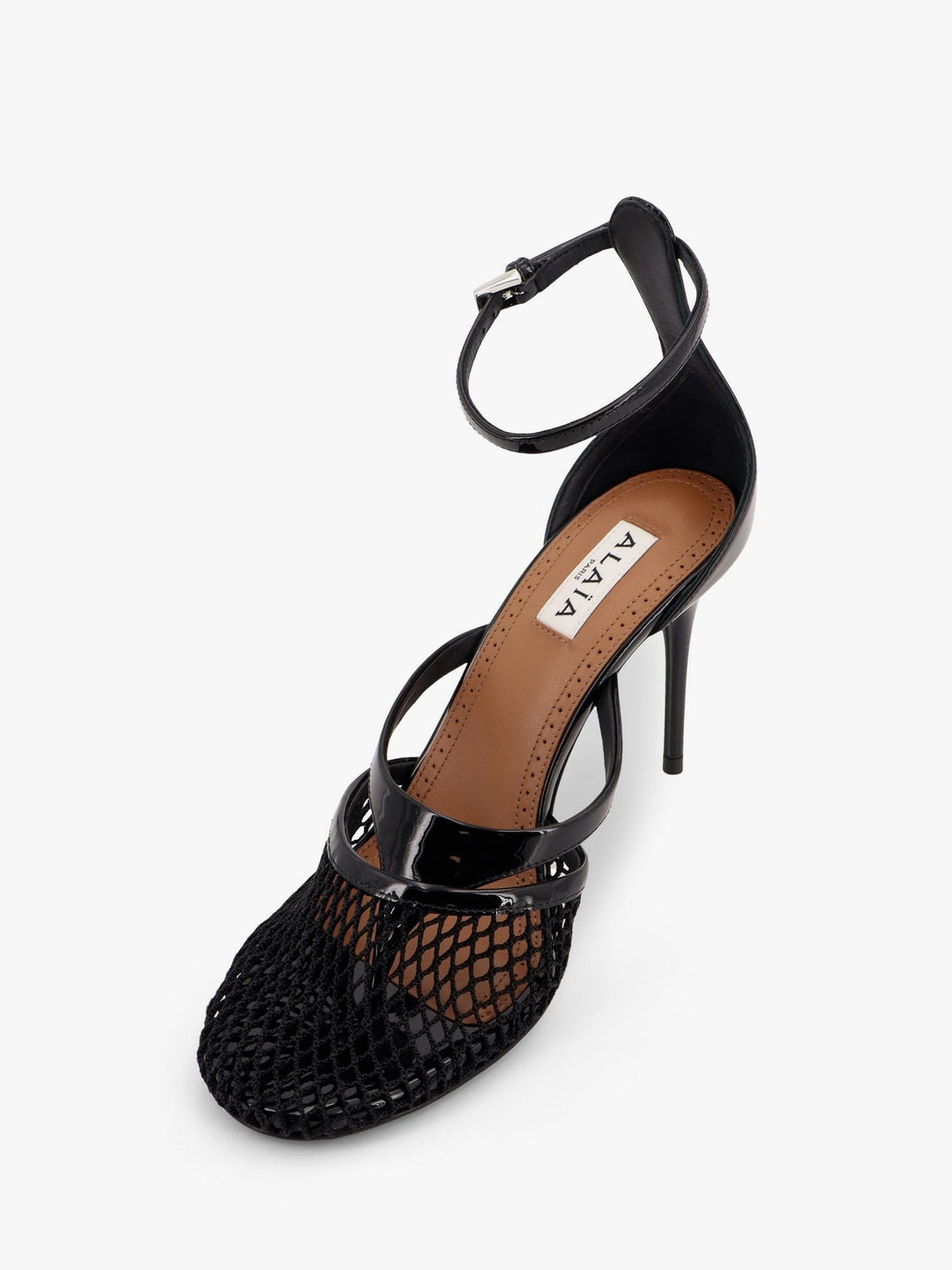 Thong sandals in fishnet and patent leather
