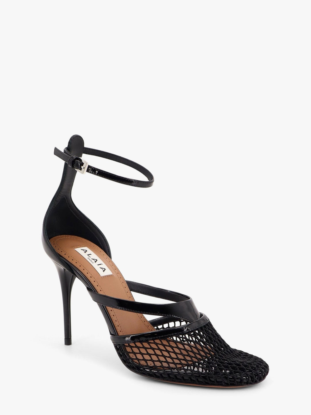 Thong sandals in fishnet and patent leather